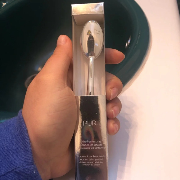 NIB PUR CONCEALER BRUSH - Picture 2 of 3